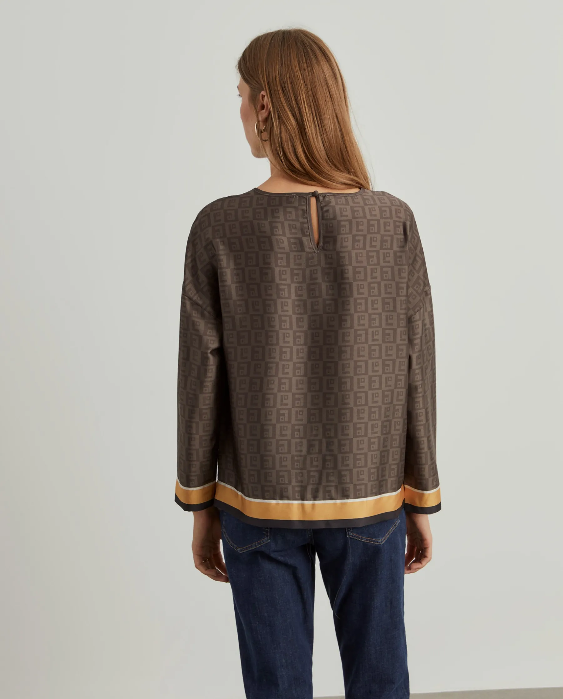 MULHER LION OF PORCHES Blusas^Blusa