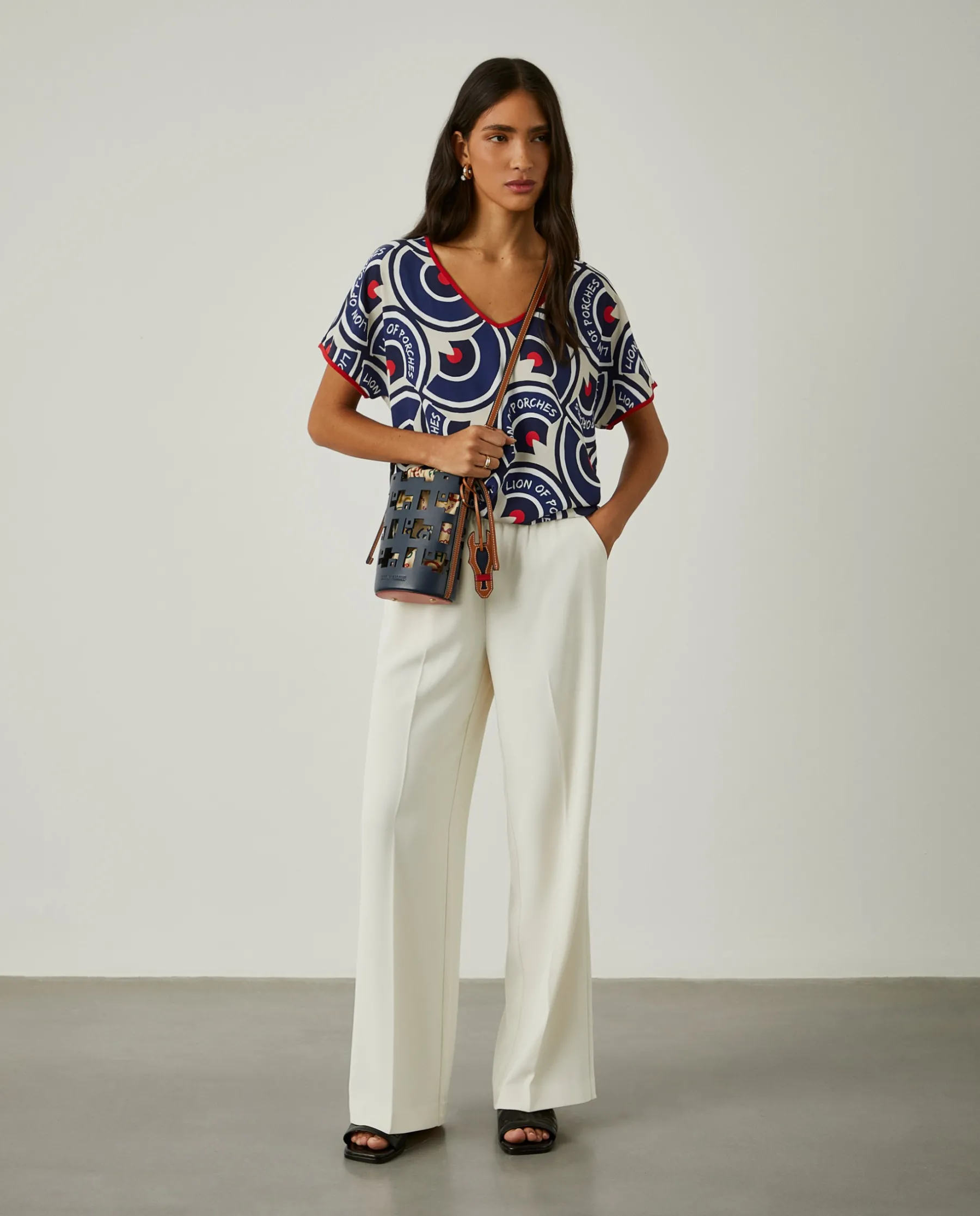 MULHER LION OF PORCHES Blusas^Blusa decote em V com padrão geométrico