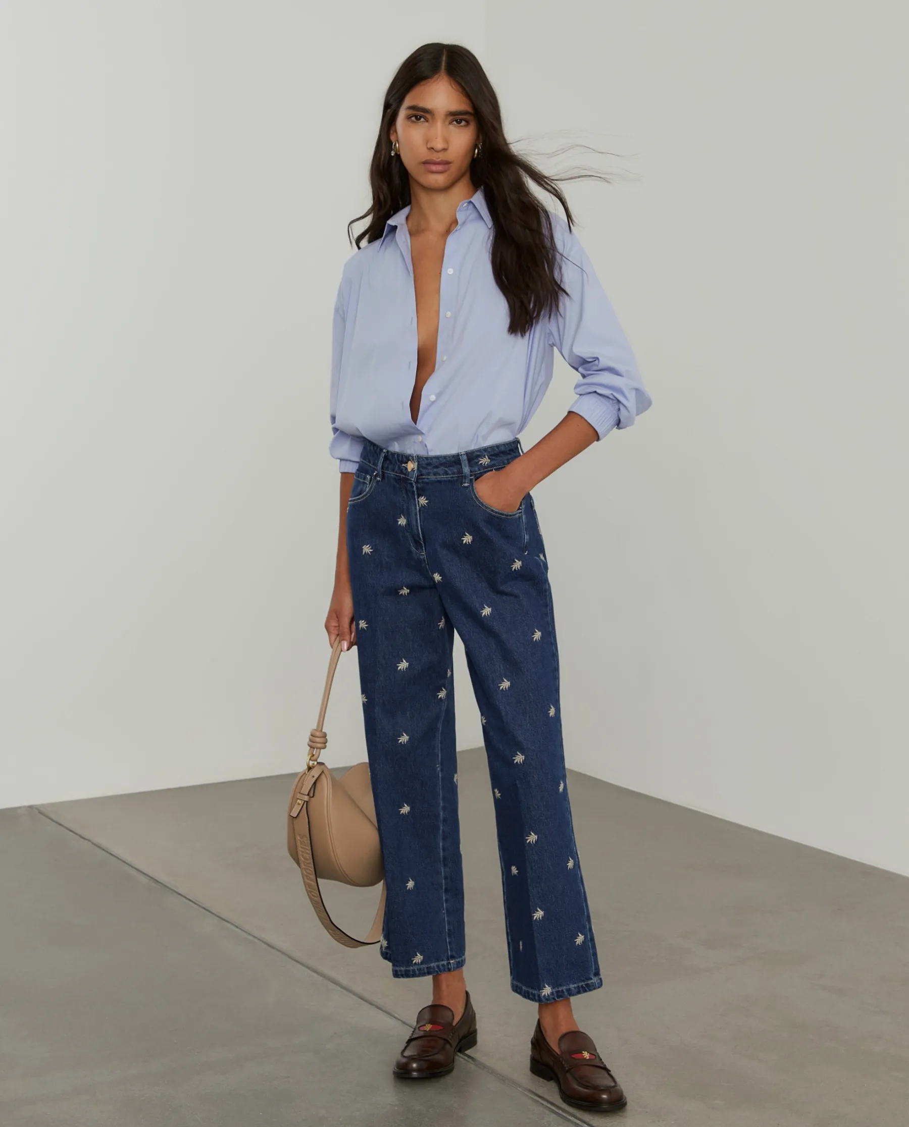 MULHER LION OF PORCHES Calças^Calças denim wide leg com bordados