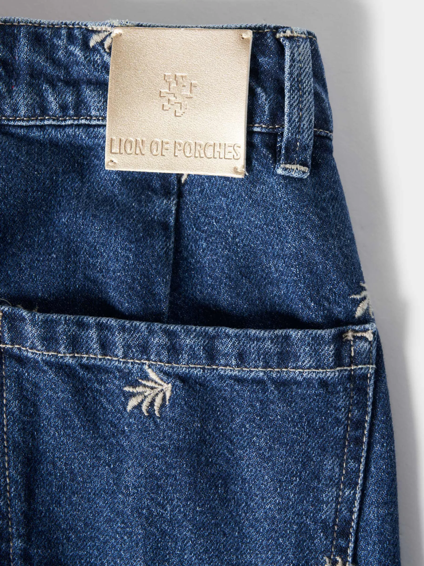 MULHER LION OF PORCHES Calças^Calças denim wide leg com bordados