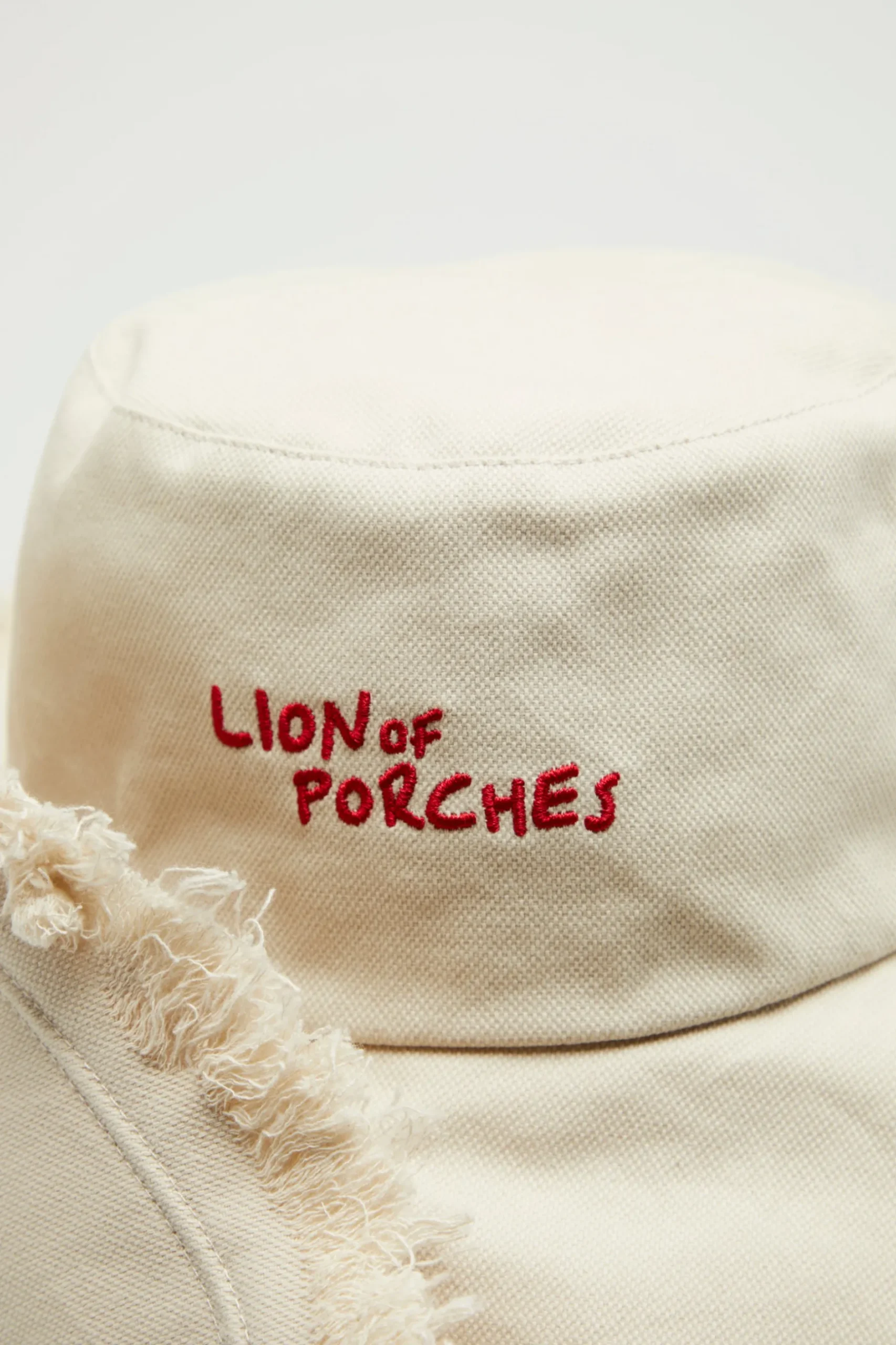 MULHER LION OF PORCHES Bonés / Gorros^Chapéu de sol em canvas com bordado