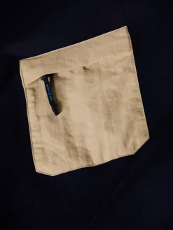 LION OF PORCHES Polos^Polo slim fit com bolso em contraste