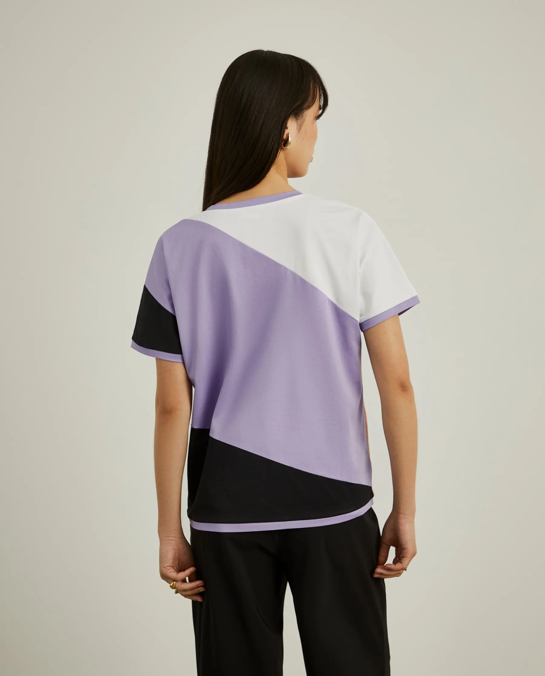 MULHER LION OF PORCHES T-Shirts^T-shirt color block decote em V