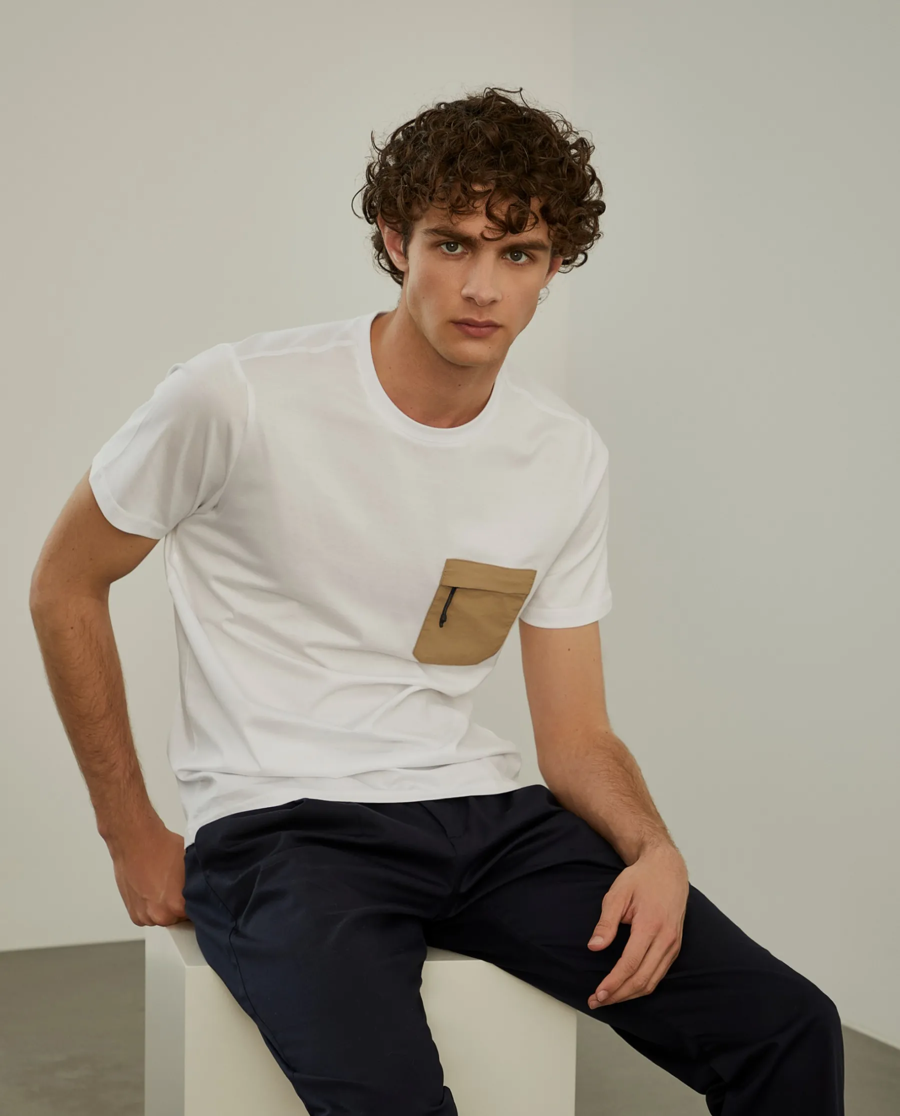 LION OF PORCHES T-Shirts^T-shirt com bolso em contraste