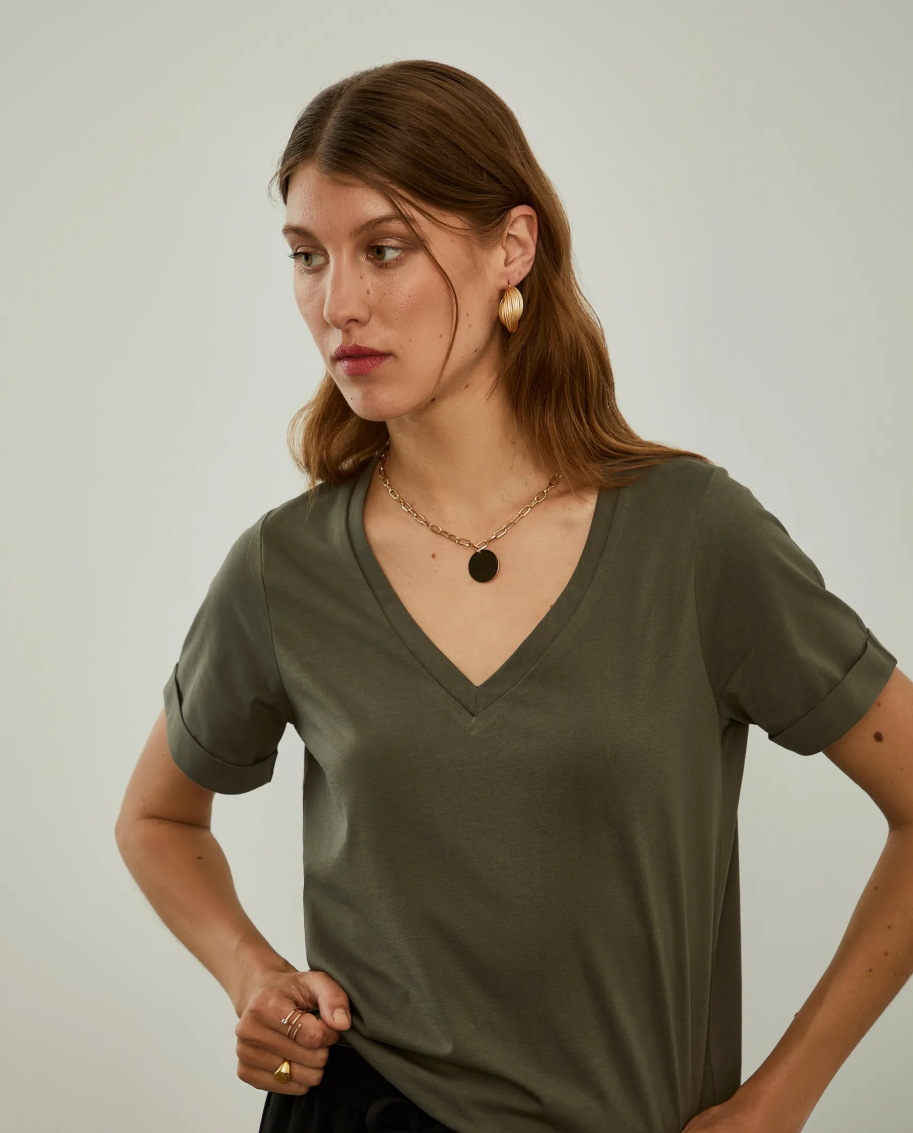 MULHER LION OF PORCHES T-Shirts^T-shirt de algodão decote em V