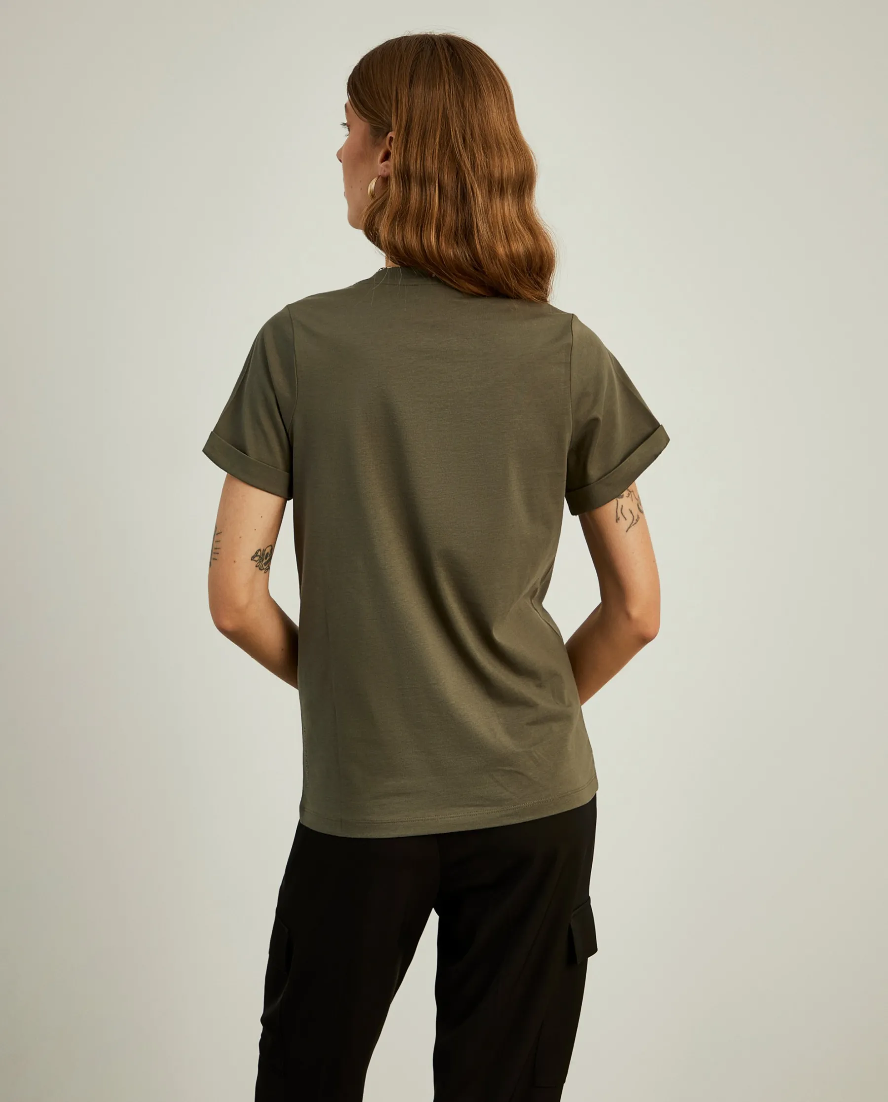 MULHER LION OF PORCHES T-Shirts^T-shirt de algodão decote em V