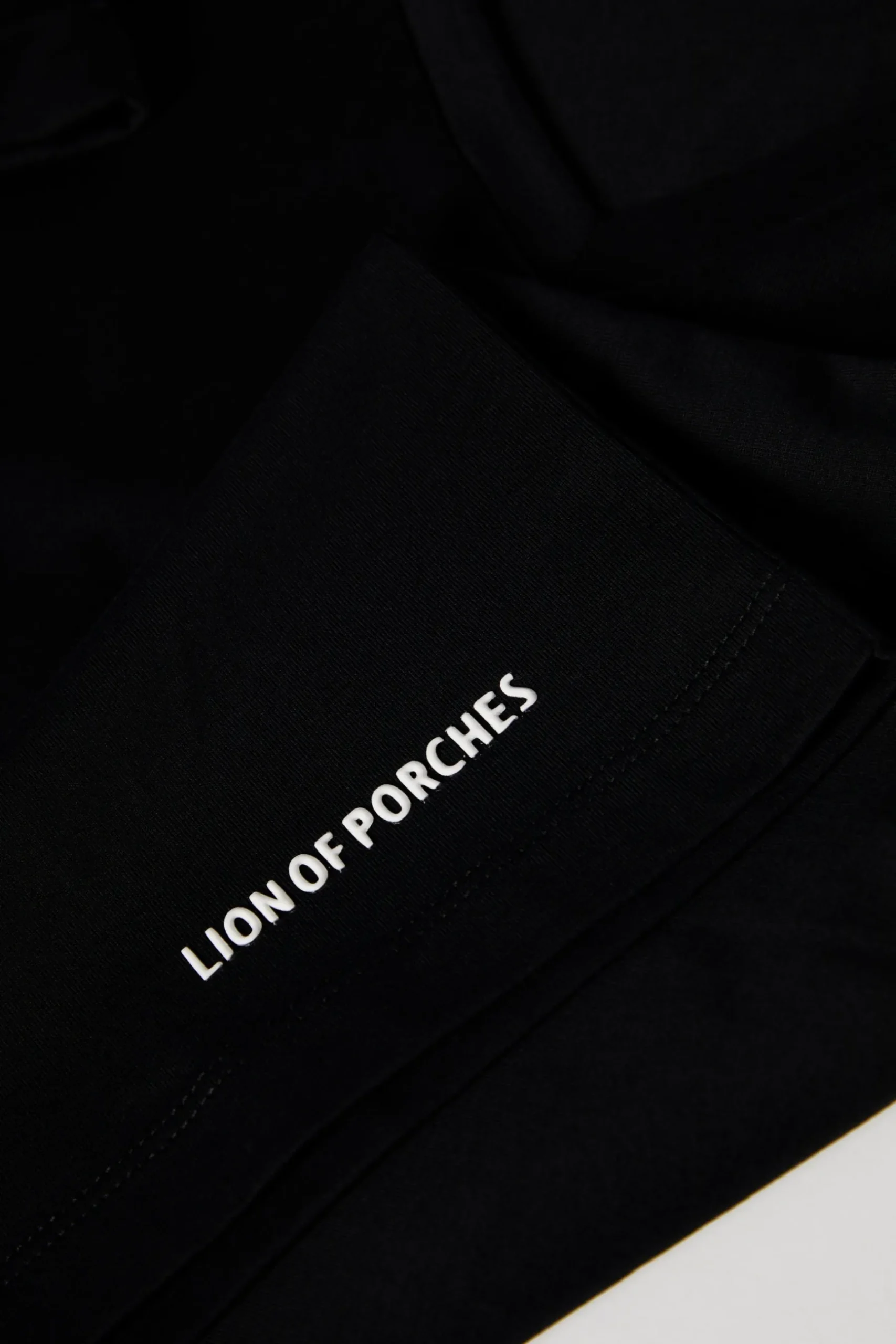 MULHER LION OF PORCHES T-Shirts^T-shirt de algodão decote em V