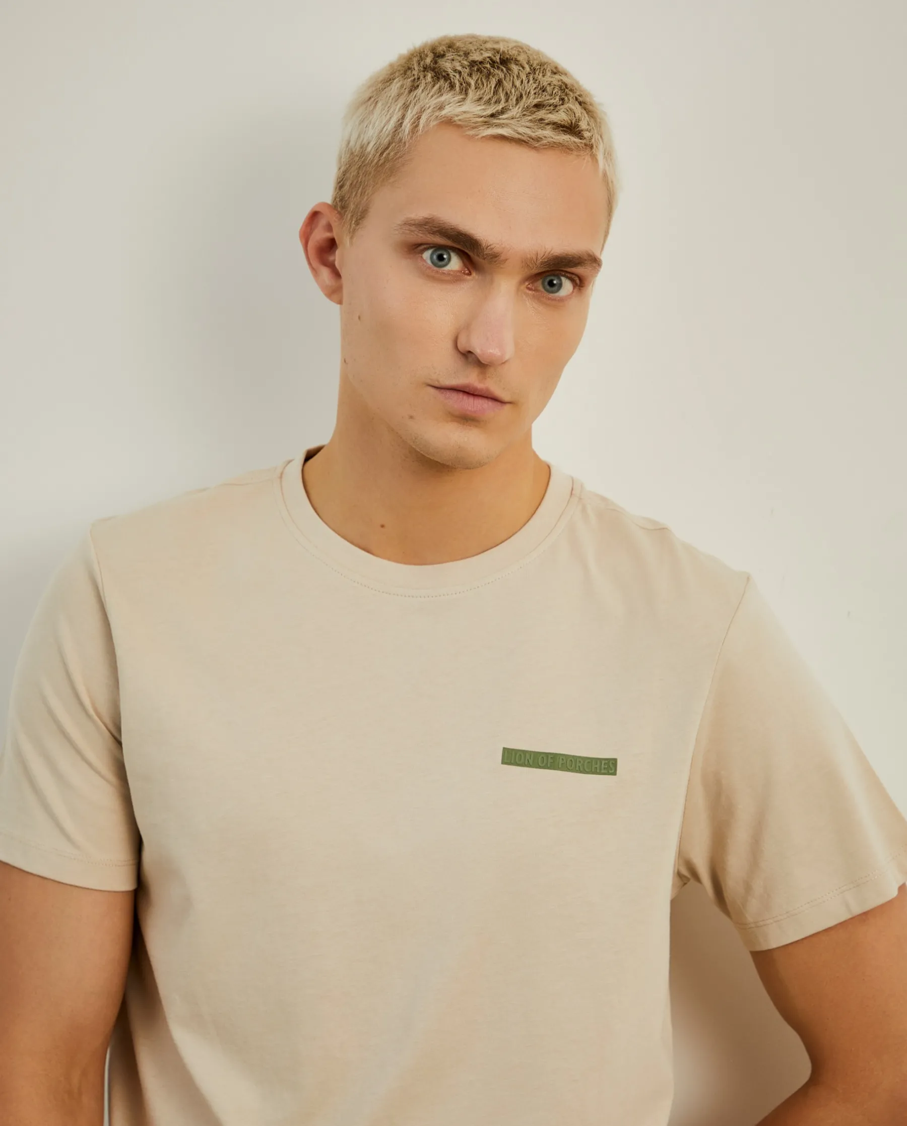 LION OF PORCHES T-Shirts^T-shirt de gola redonda 100% algodão
