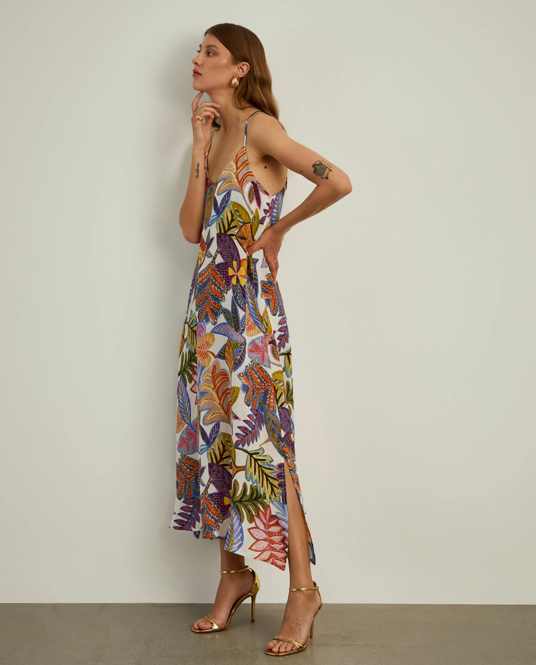 MULHER LION OF PORCHES Vestidos / Macacões^Vestido fluido de alças com padrão colorido